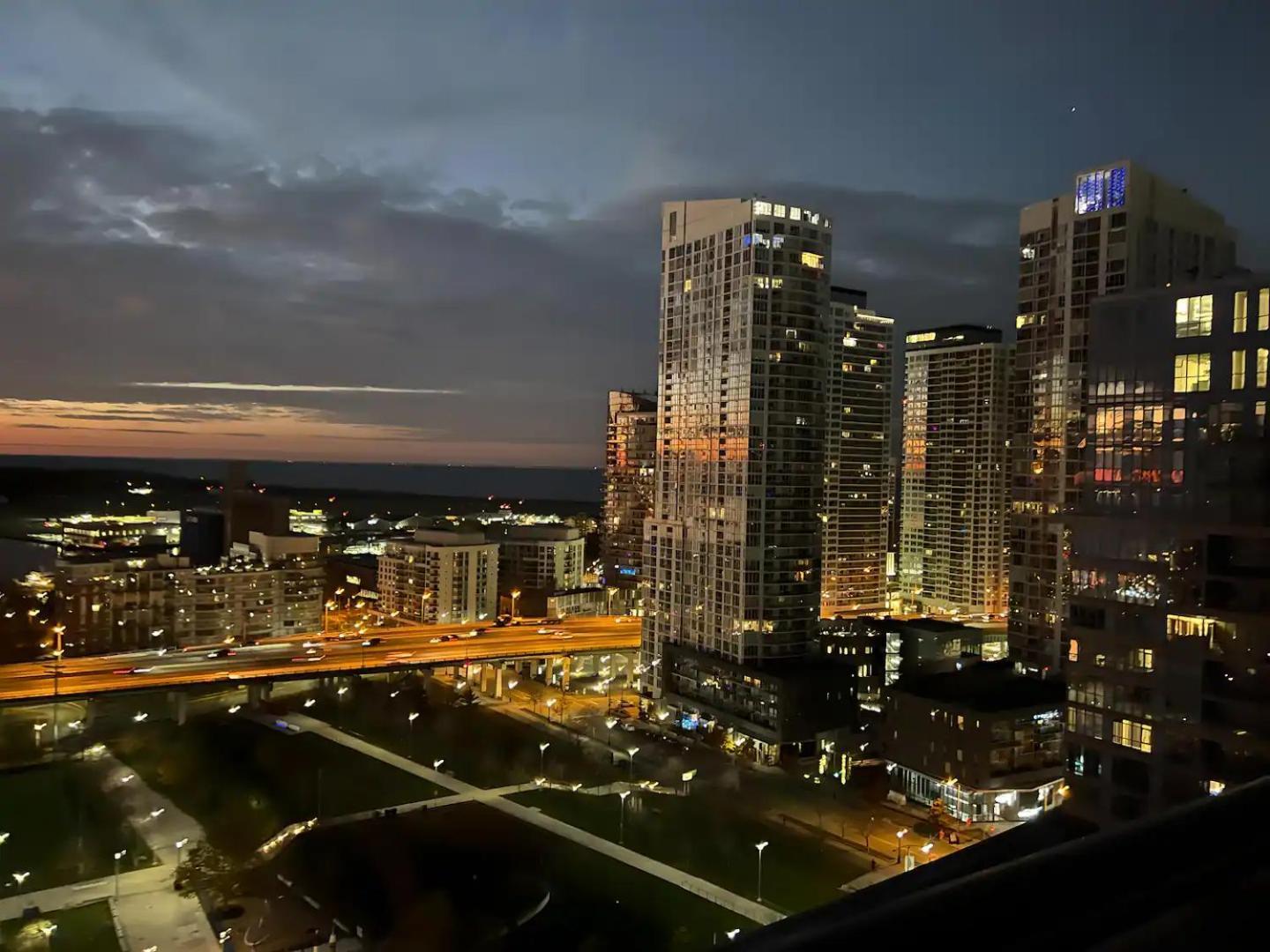 Apartment Gorgeous 1bdr Across Rogers Center, Cnt Toronto